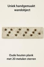 Decoratief wandpaneel met ijzeren sterren op hout, Ophalen of Verzenden