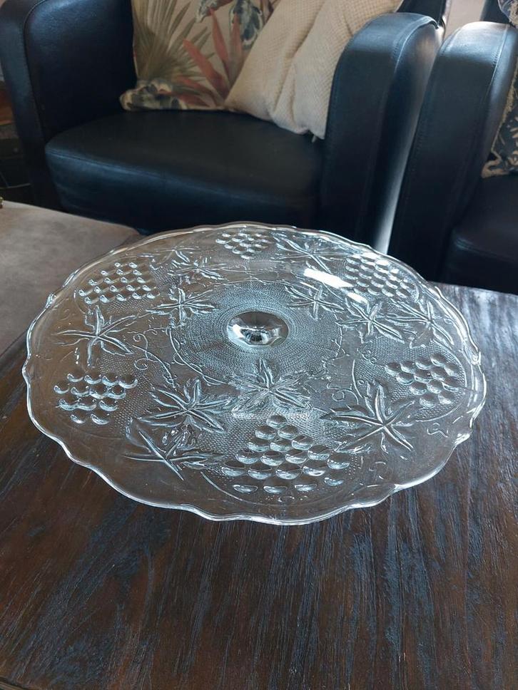 Glazen taartplateau / vlaaischotel met Druivenmotief, Huis en Inrichting, Woonaccessoires | Dienbladen, Zo goed als nieuw, Overige materialen