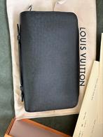 Louis Vuitton Zippy XL Taiga leer Zwart M44275 met bon doos, Sieraden, Tassen en Uiterlijk, Portemonnees, Overige merken, Zo goed als nieuw