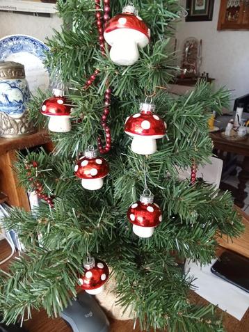 6 paddestoeltjes voor in u kerstboom beschikbaar voor biedingen