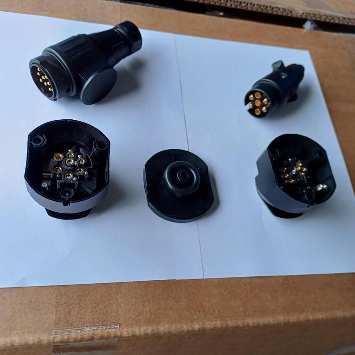 7 en 13 Polige stekker en stekkerdoos., Caravans en Kamperen, Caravan accessoires, Nieuw, Ophalen