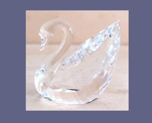 Swarovski zwaan klein met doos en certificaat, Verzamelen, Swarovski, Zo goed als nieuw, Figuurtje, Ophalen of Verzenden