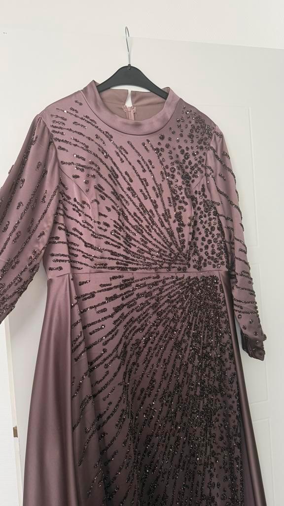 Abiye Gelegenheidsjurk, Kleding | Dames, Jurken, Zo goed als nieuw, Maat 46/48 (XL) of groter, Bruin, Onder de knie, Ophalen of Verzenden