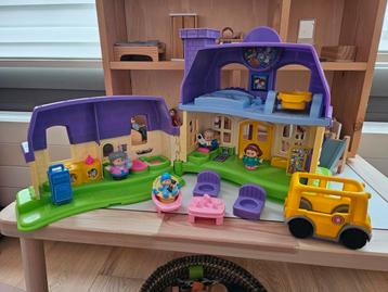 Fisher-Price Little People Speelhuis met accessoires beschikbaar voor biedingen