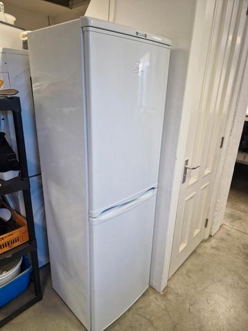 Indesit koelkast, vriezer. A+classe Wit beschikbaar voor biedingen
