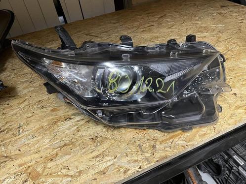 Toyota auris koplamp rechts 81110-02K30 8111002k30, Auto-onderdelen, Verlichting, Gebruikt, Ophalen of Verzenden