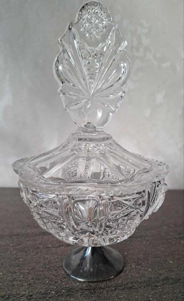 Kristallen Bonbonnière op Elegante Voet, Antiek en Kunst, Antiek | Glas en Kristal, Ophalen