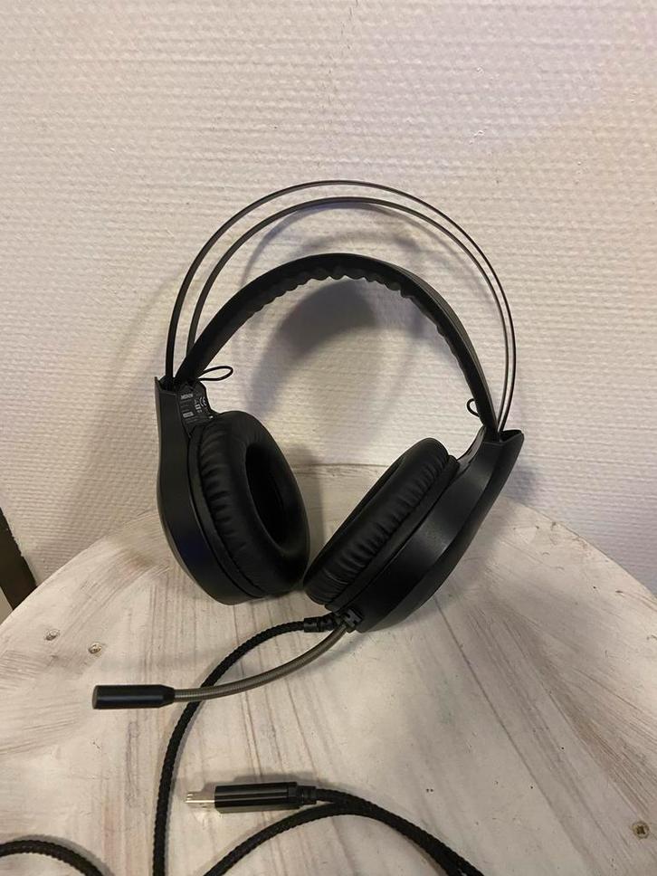 MEDION Led gaming headset MD 85111, Computers en Software, Headsets, Zo goed als nieuw, Over-ear, Bedraad, Gaming headset, Inklapbare microfoon