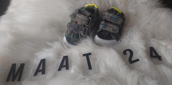 Sneakers army print  maat 24, Kinderen en Baby's, Kinderkleding | Schoenen en Sokken, Gebruikt, Schoenen, Jongen, Ophalen of Verzenden