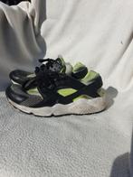 Stoere zwart groene sneakers. mt 39. merk NIKE, Ophalen of Verzenden, Zo goed als nieuw, Sneakers of Gympen, Zwart