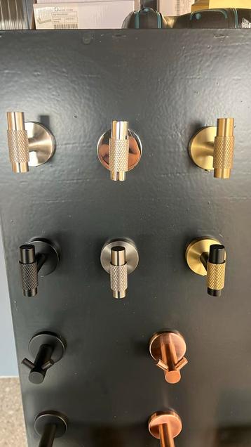 Wc accessoires set in alle kleuren verkijgbaar beschikbaar voor biedingen