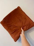 Twee sierkussens roestbruin/terracotta, Huis en Inrichting, Woonaccessoires | Kussens, Ophalen, Zo goed als nieuw, Vierkant