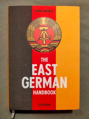 East German Handbook - Artworks, artifacts, objects (DDR)  beschikbaar voor biedingen