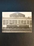 Foto locomotief NS 1008 te werkplaats Tilburg (±1975), Ophalen of Verzenden, Gebruikt, Trein