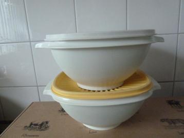 Tupperware Voorraad schalen met Vierkante Zonnedeksels beschikbaar voor biedingen