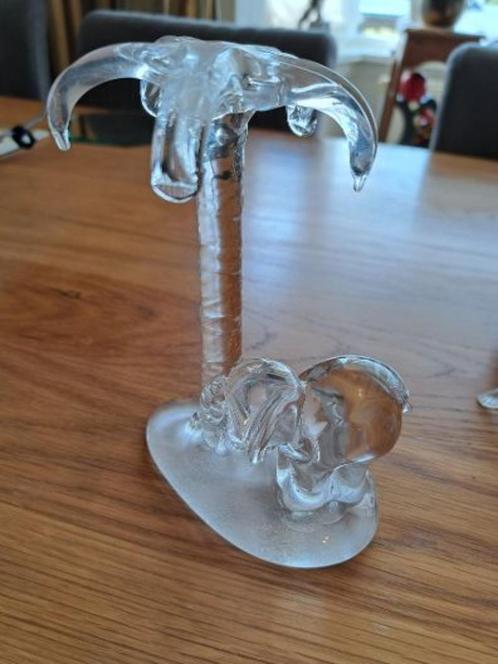 GLAZEN PALMBOOM MET OLIFANTFIGUUR, Verzamelen, Dierenverzamelingen, Zo goed als nieuw, Beeldje of Figuurtje, Wild dier, Ophalen of Verzenden