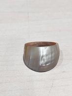 Vintage parelmoer schelp ring crème maat 20, Sieraden, Tassen en Uiterlijk, Ringen, Verzenden, 19 tot 20, Beige, Zo goed als nieuw