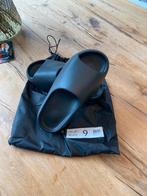 Yeezy slides granite maat 42,5 (US9), Kleding | Heren, Schoenen, Ophalen of Verzenden, Nieuw, Zwart