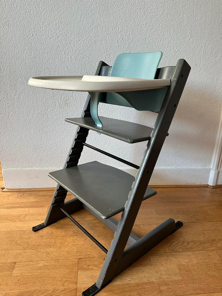 Stokke Tripp Trapp Grijs lichtblauw Verkleiner & Dienblad, Kinderen en Baby's, Kinderstoelen, Gebruikt, Meegroeistoel, Afneembaar eetblad