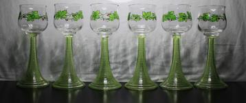 6 Art Nouveau glazen Theresienthal met voet van uraniumglas beschikbaar voor biedingen