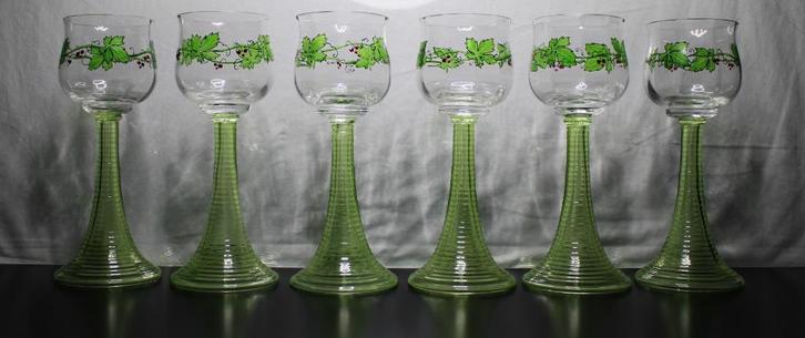 Zes antieke glazen Theresienthal met voet van uraniumglas, Antiek en Kunst, Antiek | Glas en Kristal, Ophalen of Verzenden