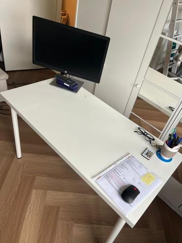 Ikea offcie Desks beschikbaar voor biedingen