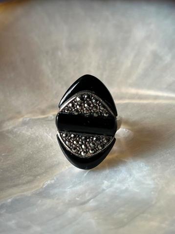 Mooie zwarte zilveren ring met markasiet beschikbaar voor biedingen