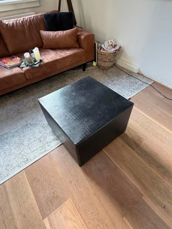 Jan des Bouvrie zwarte hocker/poef/reptielstructuur, Huis en Inrichting, Tafels | Salontafels, Gebruikt, Minder dan 50 cm, 50 tot 100 cm