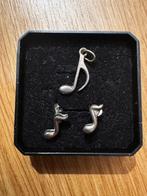 Sierraden set enkele muzieknoot hanger en oorbellen, Overige materialen, Ophalen of Verzenden, Zo goed als nieuw, Knopjes of Stekers