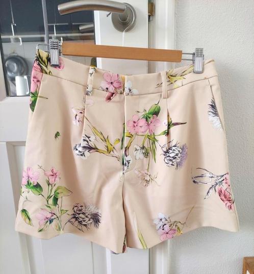 Prachtige short van MOTF maat M, Kleding | Dames, Broeken en Pantalons, Zo goed als nieuw, Maat 38/40 (M), Roze, Kort, Ophalen of Verzenden