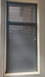 2x Raamdecoratie Jaloezieën - Verschillende Maten zilver, Huis en Inrichting, Stoffering | Gordijnen en Lamellen, Gebruikt, Grijs