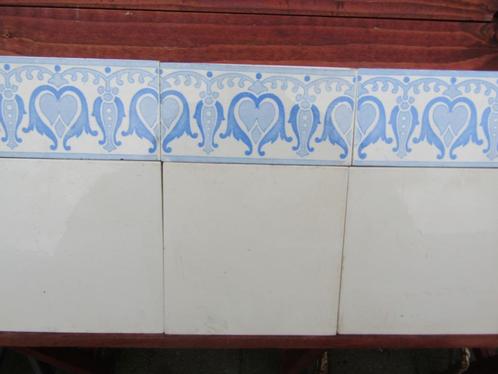 een mooie antieke tegelrand met blauwe decoratie., Antiek en Kunst, Antiek | Wandborden en Tegels, Ophalen of Verzenden
