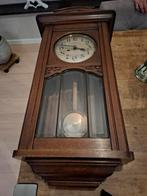 Een mooie antieke klok meer dan 100 jaar oud., Ophalen