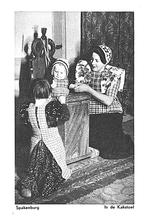 975432 Spakenburg 85 Klederdracht In de Kakstoel Gelopen met