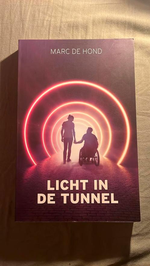 Marc de Hond - Licht in de tunnel, Boeken, Overige Boeken, Zo goed als nieuw, Ophalen of Verzenden