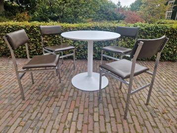 Vintage Eetset met tulp Tafel en 4 chromen Stoelen (ook los) beschikbaar voor biedingen