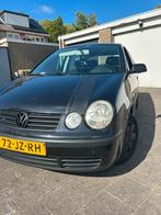NIEUWE APK !!! Volkswagen Polo 1.2 47KW 2002 Zwart, 64 pk, 1198 cc, Zwart, Origineel Nederlands