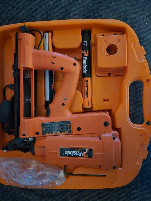 Paslode IM200/50 S16 Nietapparaat, Doe-het-zelf en Verbouw, Gereedschap | Overige machines, Zo goed als nieuw, Ophalen of Verzenden