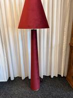 Staande lamp in rood velours 170cm hoog nu 75,-, Ophalen, Nieuw, 150 tot 200 cm