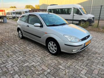 Ford Focus 1.6 I 3D 2004 Grijs beschikbaar voor biedingen