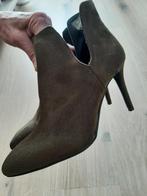 Aparte olijfgroene gesloten pumps mt 40 /15,- incl verzenden, Kleding | Dames, Schoenen, Pumps, Verzenden, Gedragen, Groen