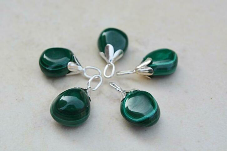 Malachiet hangertjes, Sieraden, Tassen en Uiterlijk, Edelstenen, Nieuw, Ophalen of Verzenden