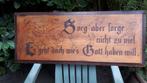 Wandbord hout, grafeerd  met Duitse spreuk., Antiek en Kunst, Ophalen