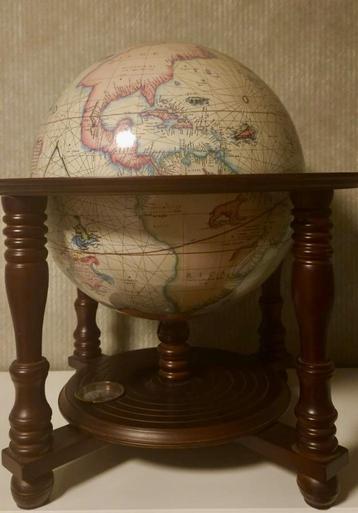 Fraaie globe, wereldbol van Mercator (replica) beschikbaar voor biedingen
