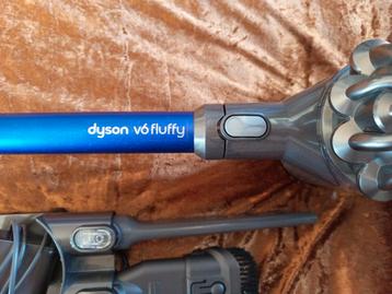 Dyson v6 fluffy v6+ ...2x v6 te Koop nieuwe accus filters beschikbaar voor biedingen
