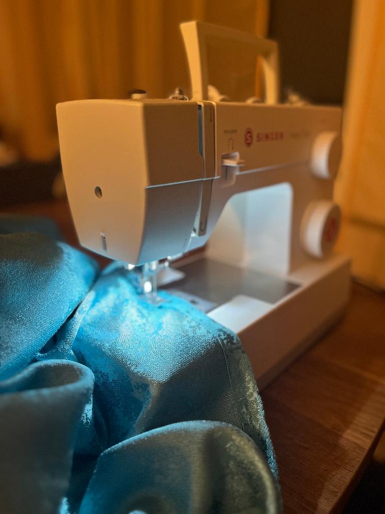 Kledingreparatie Etten-Leur – Broek inkorten, rits inzetten, Diensten en Vakmensen, Kleermakers en Kledingontwerpers, Speciale maten