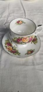 Elizabethan staffordshire kop en schotel, Ophalen, Gebruikt, Overige materialen, Kop en/of schotel