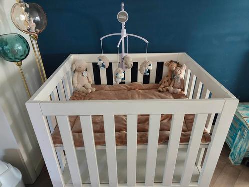 Box met boxkleden en mobiel, Kinderen en Baby's, Boxen, Gebruikt, Lade, Ophalen