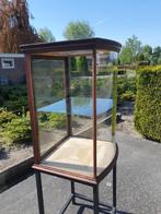 antieke vitrinekast met gebogen glas en eiken parket, Ophalen