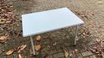 Inklapbare camping tafel in perfecte staat, Caravans en Kamperen, Kampeermeubelen, Ophalen, Zo goed als nieuw, Campingtafel